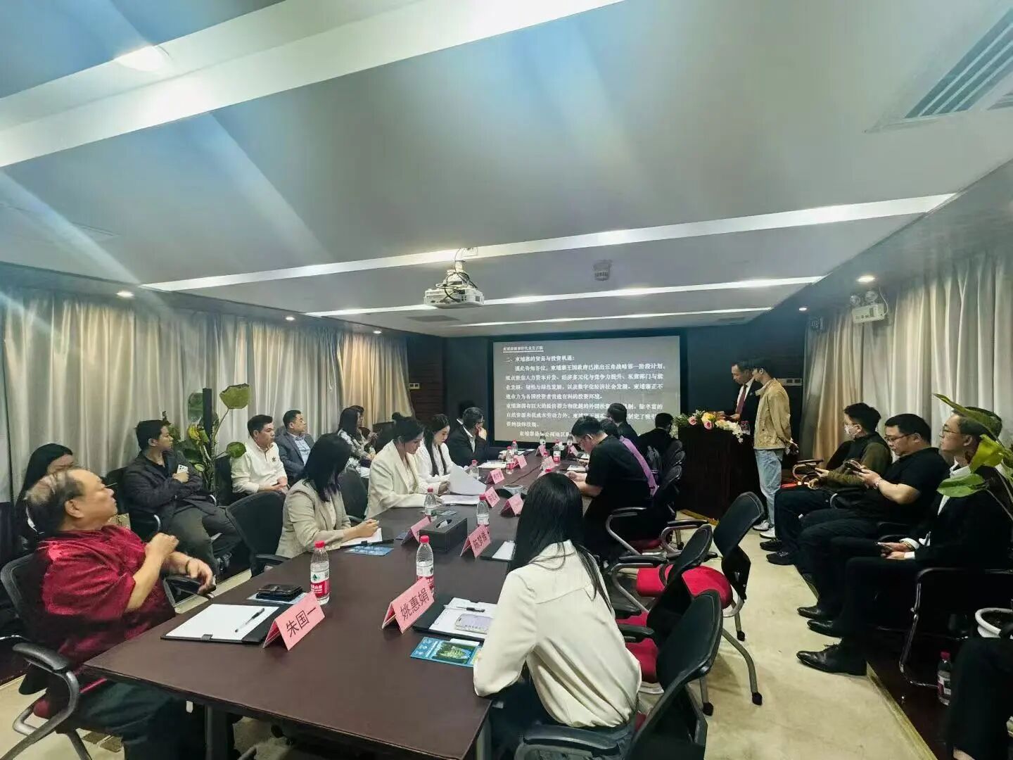The “In-Depth Analysis and Exchange Session on Market Opportunities and Prospects in Cambodia,” hosted by the Belt and Road Economic and Trade Cooperation Alliance and the Guangzhou Modern Information